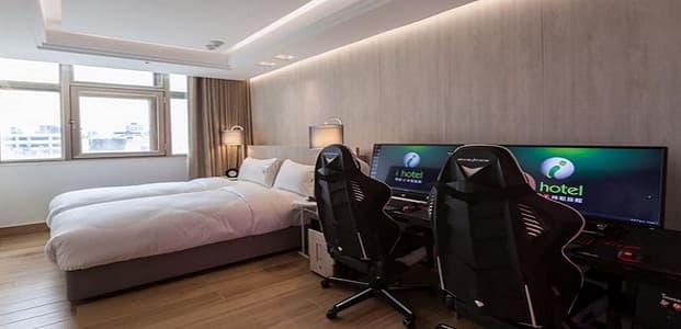 Manjakan Pelanggan, Hotel Ini Sediakan Fasilitas Bermain Game Di Tiap Kamar