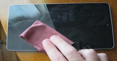 Tips Merawat Layar Smartphone Agar Tampak Kinclong Dengan Bahan Murah Meriah