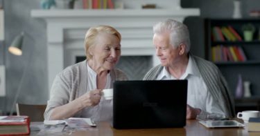 Tahukah Anda, Internetan Setiap Hari Bisa Bikin Hidup Lebih Bahagia