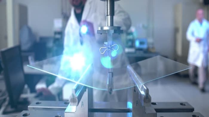 Layar Smartphone Ini Bisa Menyembuhkan Diri Sendiri Ketika Retak