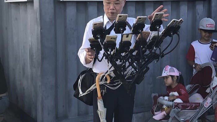 Greget, Kakek 70 Tahun Ini Main Game Pokomen Go Di 11 Ponsel Sekaligus