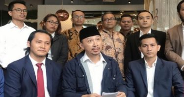 Abu Janda Tuntut Facebook Rp 1 Triliun, Ada Apa? Abu Janda Tuntut Facebook Rp 1 Triliun, Ada Apa?