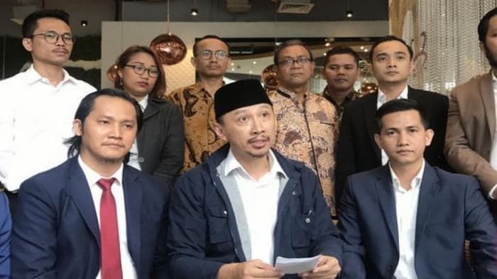 Abu Janda Tuntut Facebook Rp 1 Triliun, Ada Apa? Abu Janda Tuntut Facebook Rp 1 Triliun, Ada Apa?