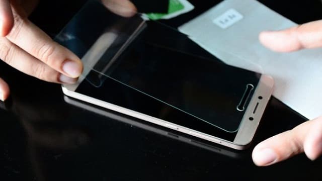 Jangan Salah Beli, Ini Perbedaan Tempered Glass yang Asli dan Palsu Jangan Salah Beli, Ini Perbedaan Tempered Glass yang Asli dan Palsu