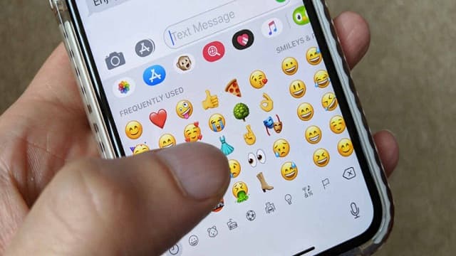 Arti Emoji WhatsApp yang Sering Keliru diartikan Pengguna