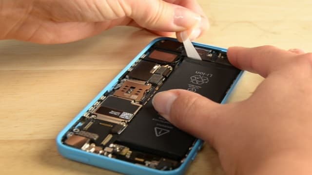 Berapa Biaya Ganti Baterai iPhone ? Cek Informasinya disini