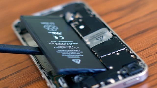 Berapa Biaya Ganti Baterai iPhone ? Cek Informasinya disini