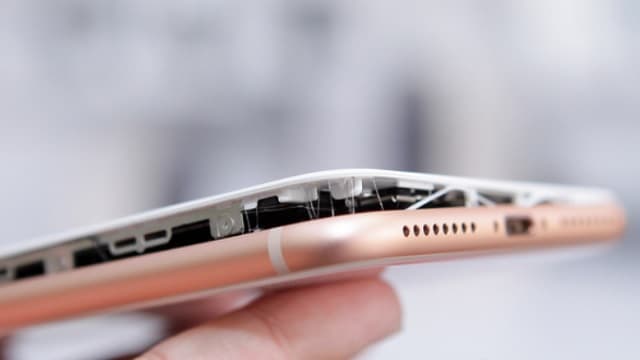 Inilah Sejumlah Penyebab Kenapa Layar Hp Bisa Terangkat